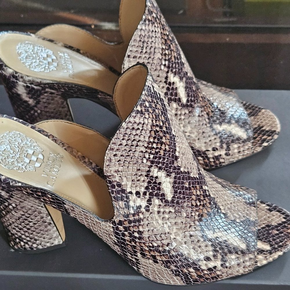 Vince Camuto Snakeprint Gerrty Block heel shoes size 9 1/2